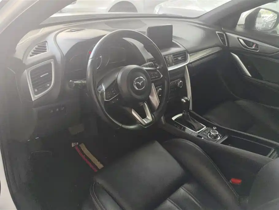 Mazda CX-4 2017 — фото 12