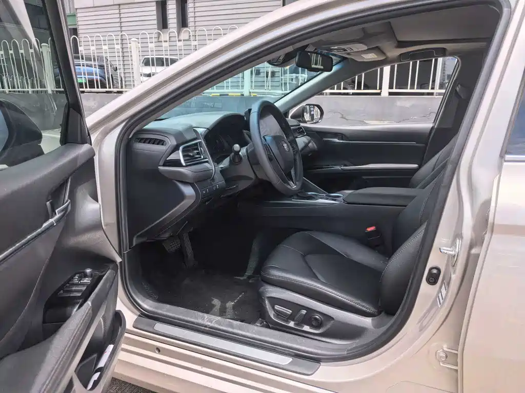 Toyota Camry 2021 — фото 16