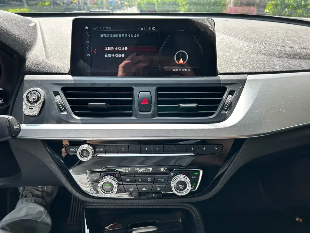 BMW 1 Series 2019 — фото 11
