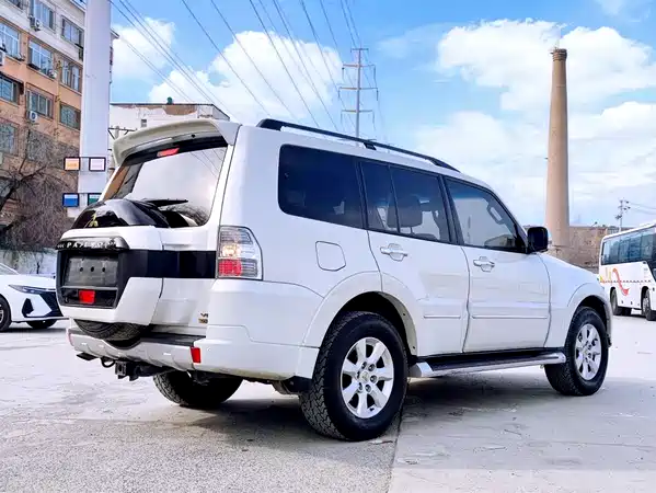 Mitsubishi Pajero 2020