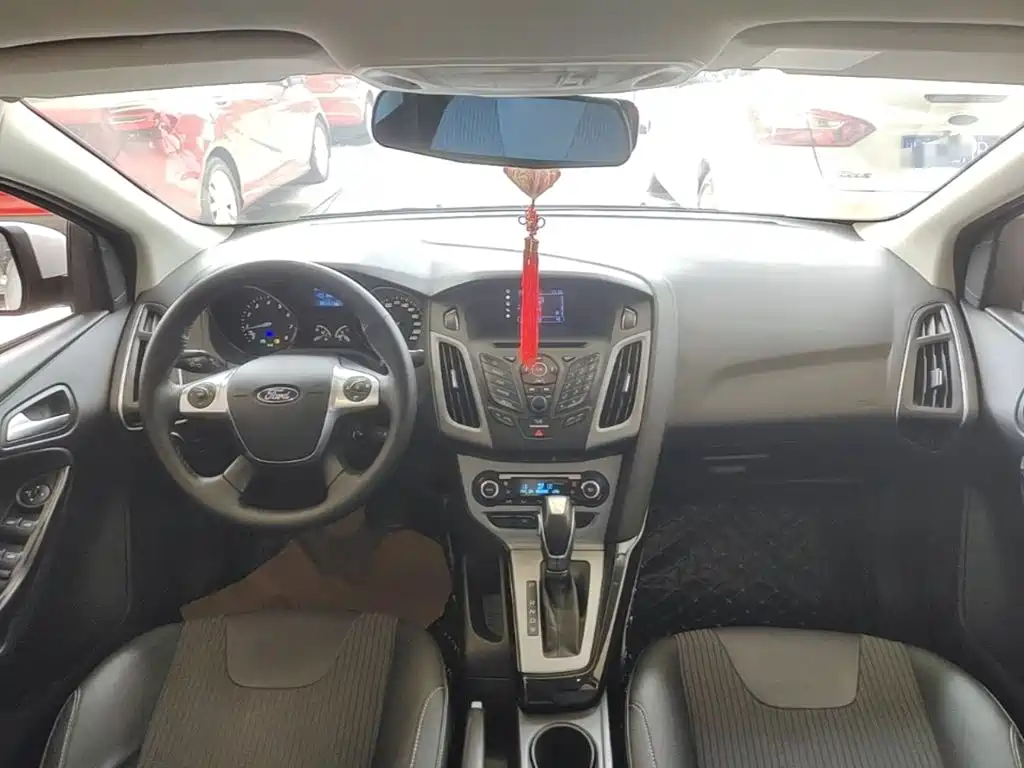 Ford Focus 2015 — фото 10