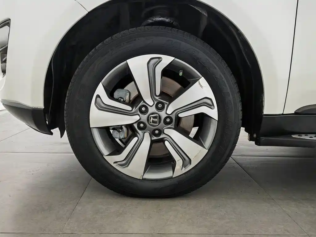 Luxgen Da7 SUV 2016 — фото 17