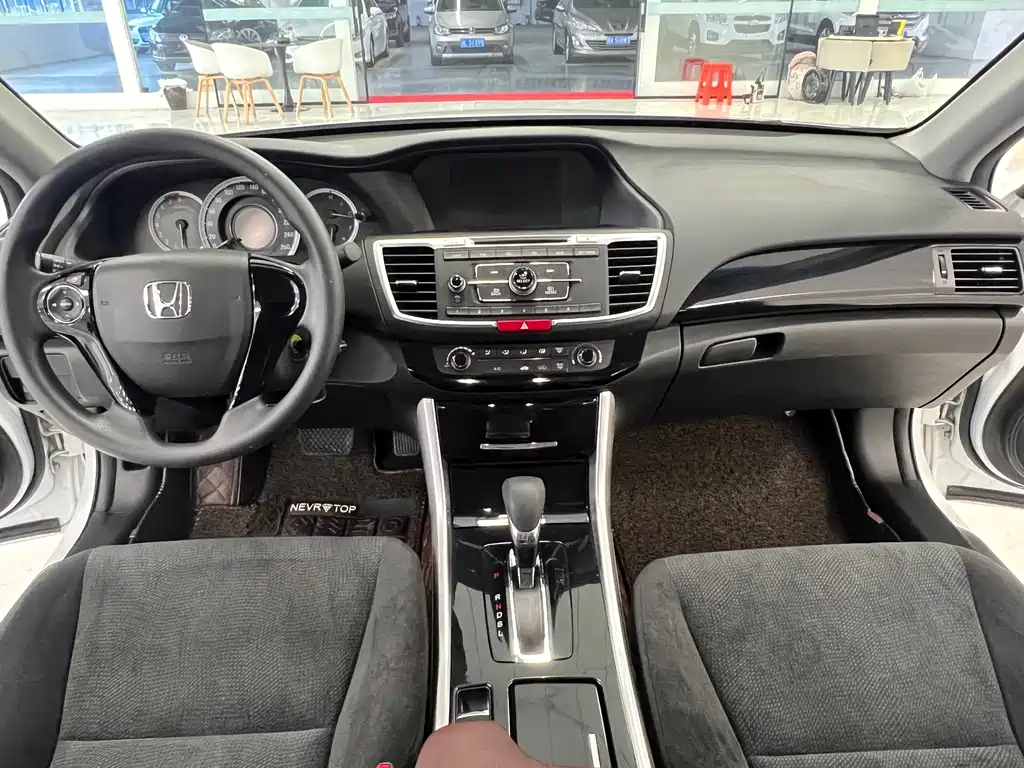Honda Accord 2017 — фото 12