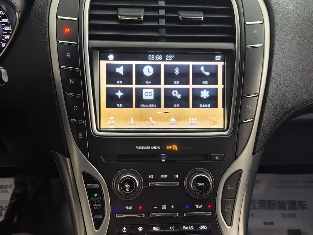 Lincoln MKX 2018 — фото 10