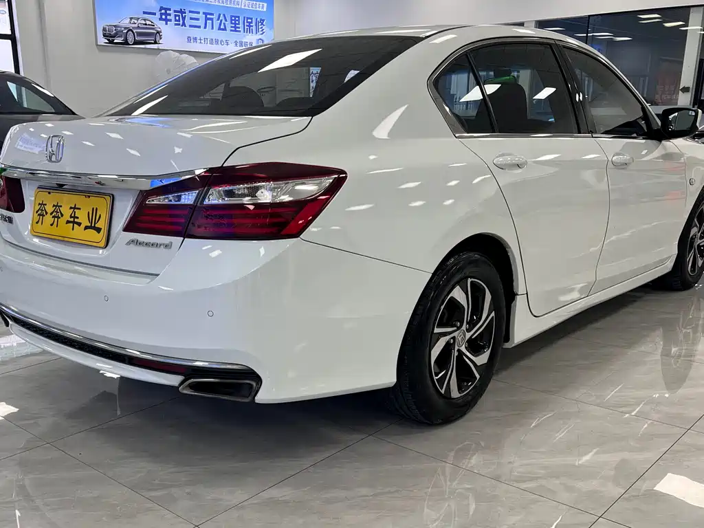 Honda Accord 2017 — фото 7