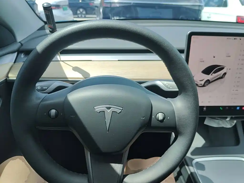 Tesla Model Y 2022 — фото 11