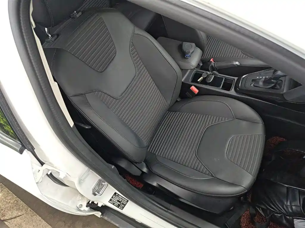 Ford Focus 2015 — фото 25