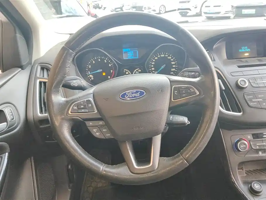 Ford Focus 2016 — фото 15