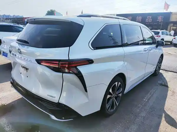 Toyota Granvia 2023