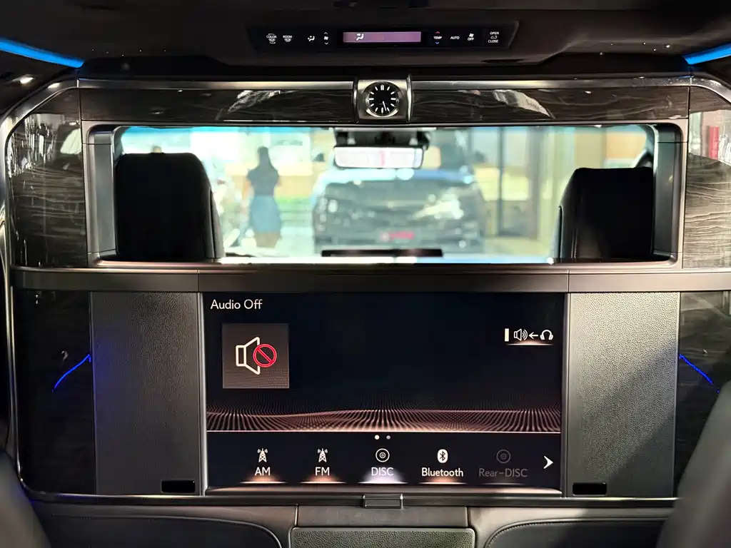 Lexus LM 2022 — фото 19