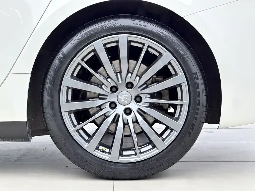 Maserati Ghibli 2019 — фото 14