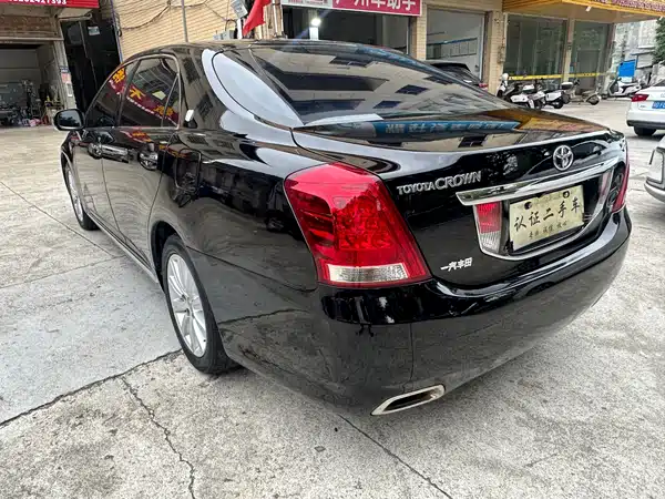 Toyota Crown 2010