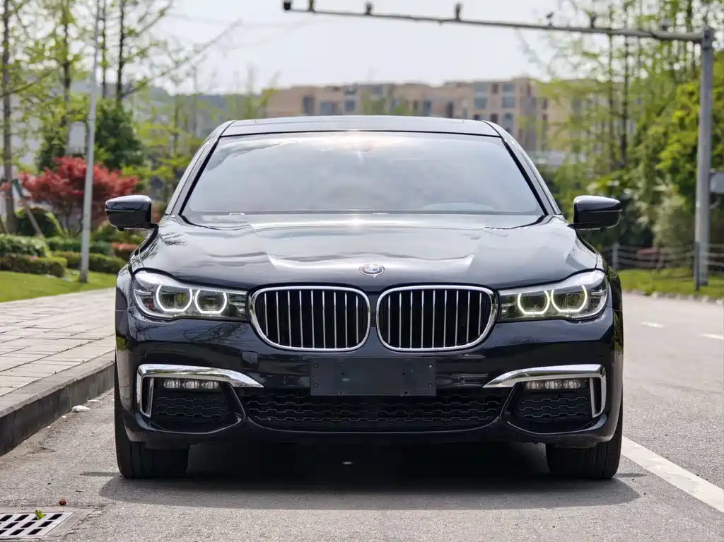 BMW 7 Series 2018 — фото 2