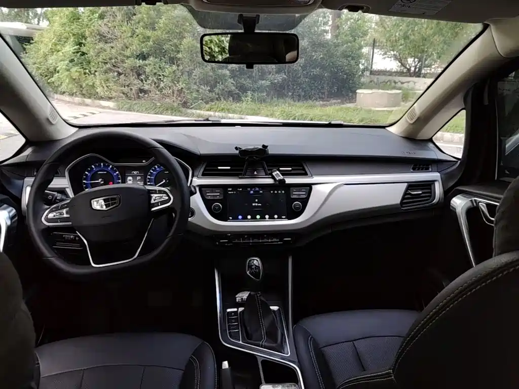 Geely Vision X3 2020 — фото 10