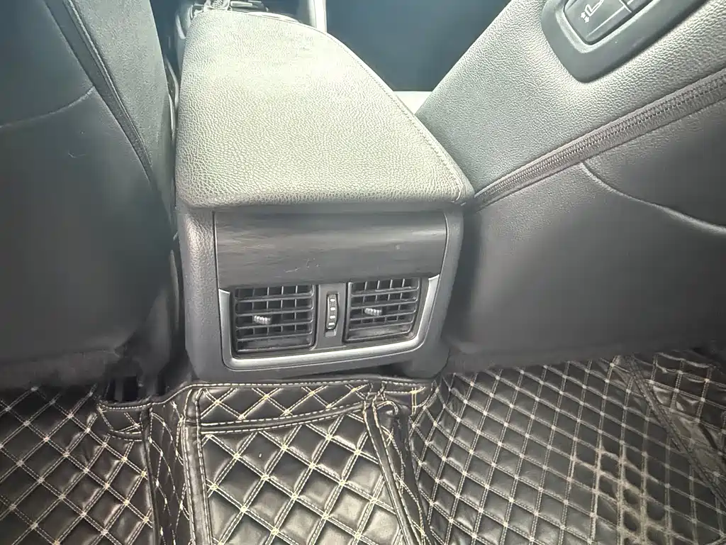 Toyota Camry 2021 — фото 10