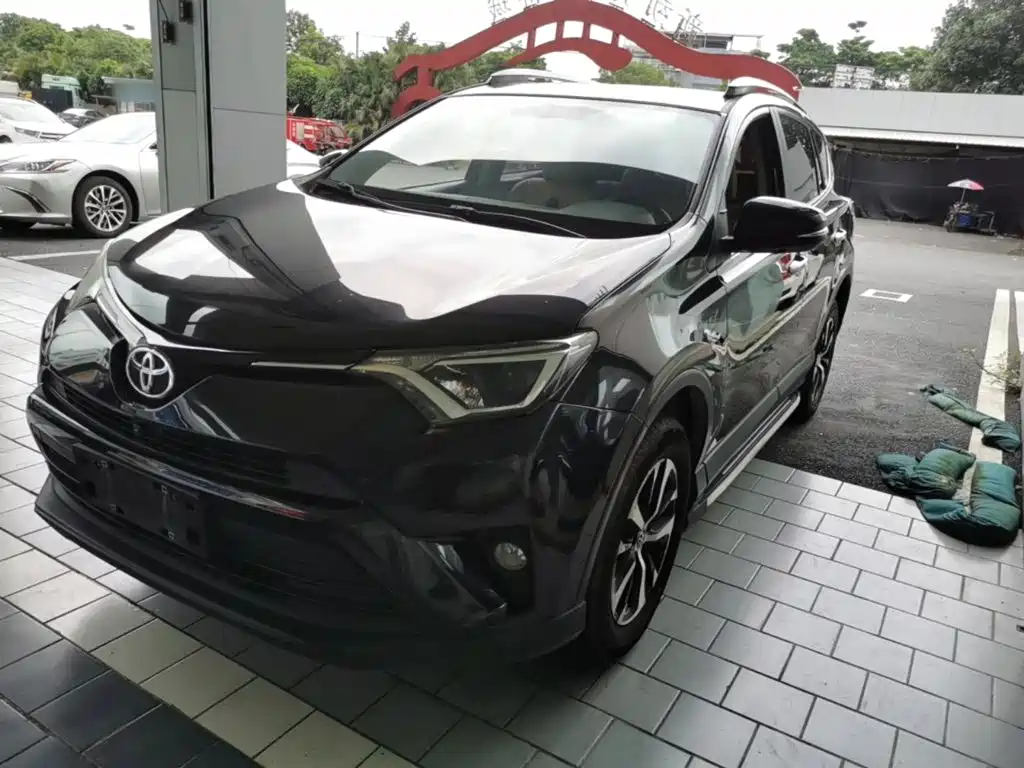 Toyota RAV4 2017 — фото 2