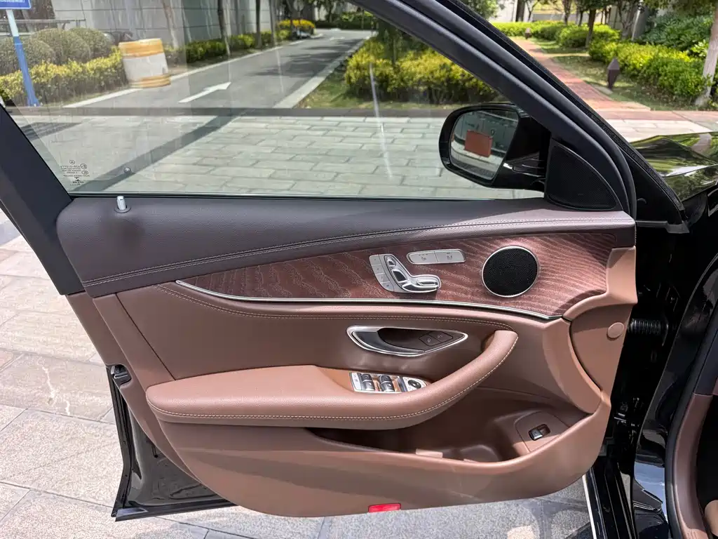 Mercedes-Benz E-Class 2022 — фото 17