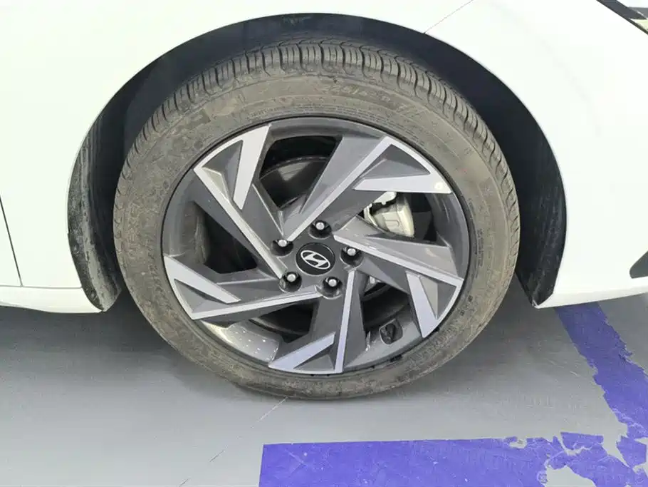 Hyundai Elantra 2023