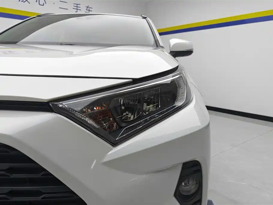 Toyota RAV4 2020 — фото 5