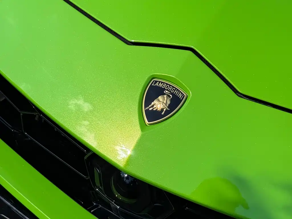 Lamborghini Urus 2023 — фото 29