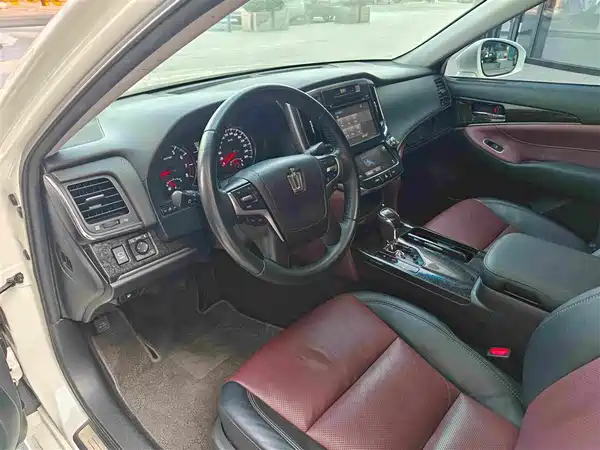 Toyota Crown 2019