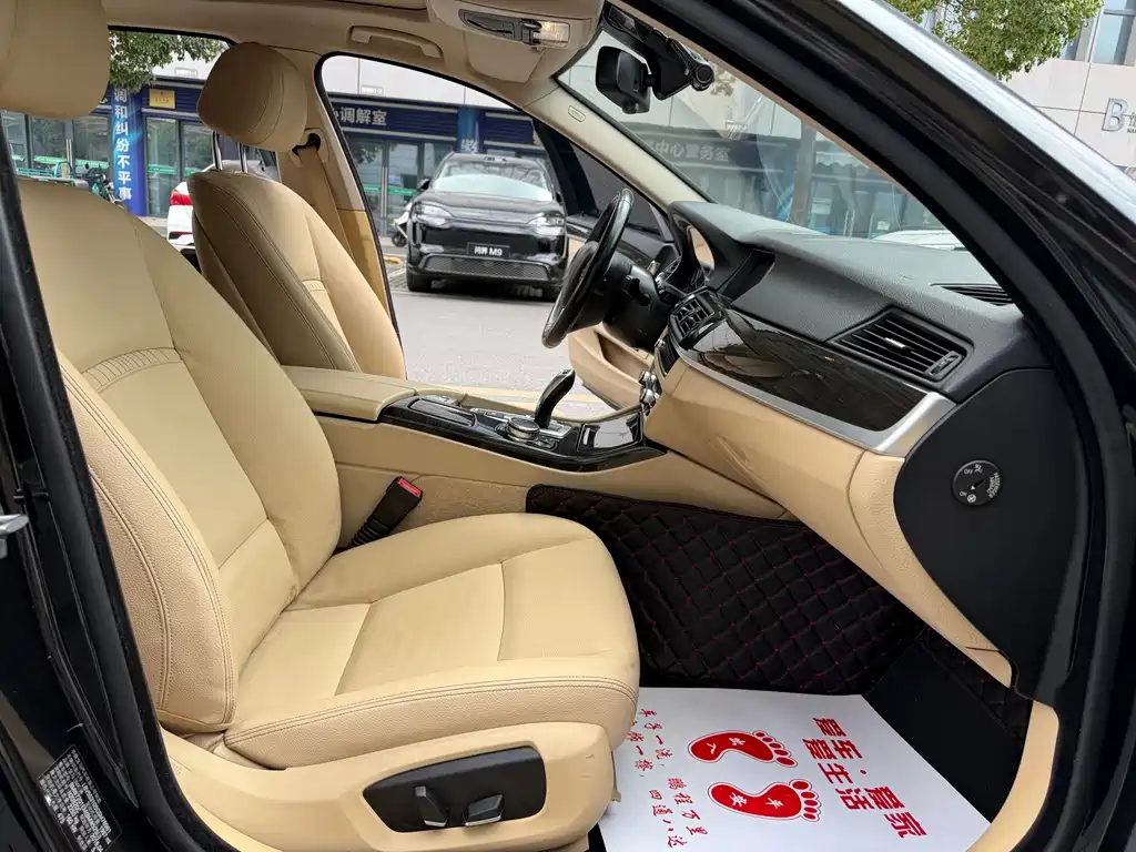 BMW 5 Series 2016 — фото 12