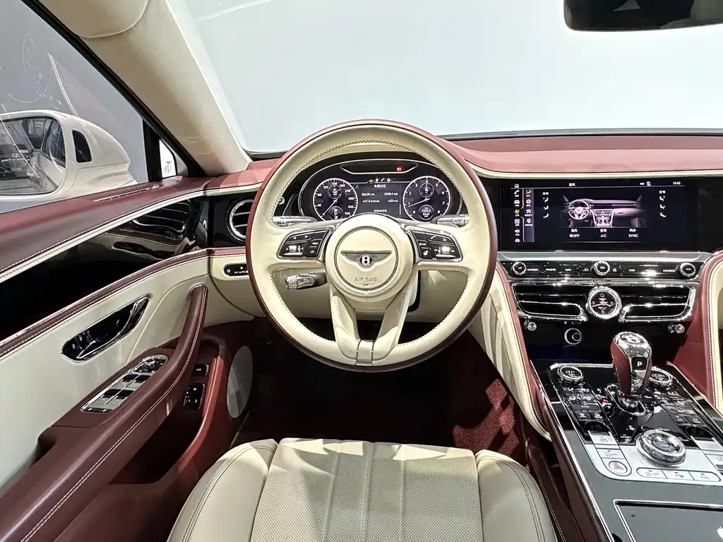 Bentley Flying Spur 2024 — фото 16