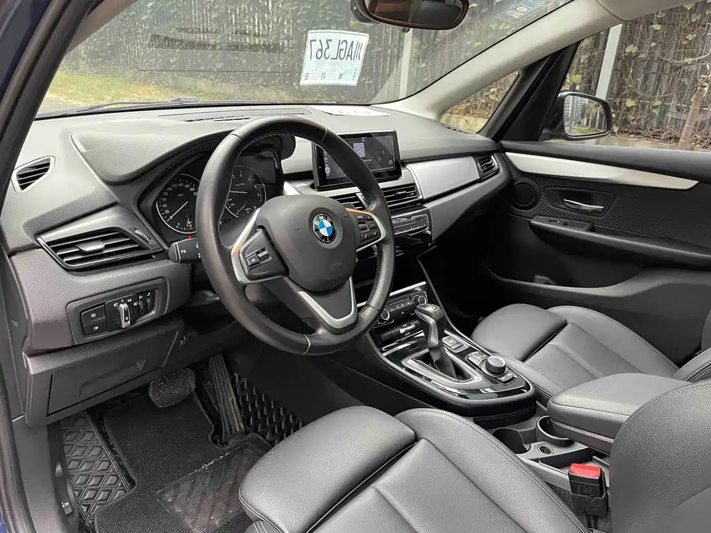 BMW 2 Series Active Tourer 2017 — фото 5