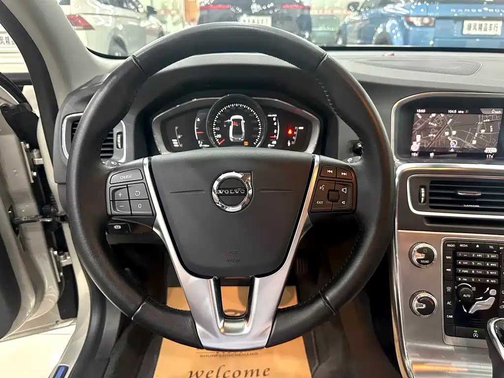 Volvo S60 2018 — фото 19