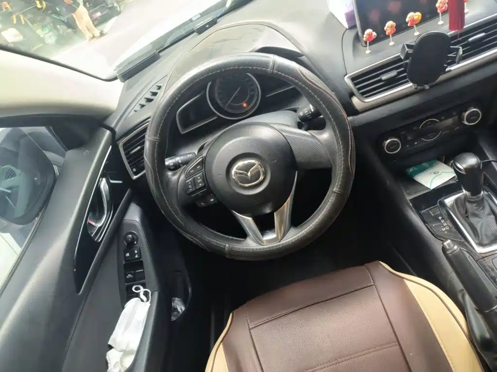 Mazda 3 Angkesela 2015