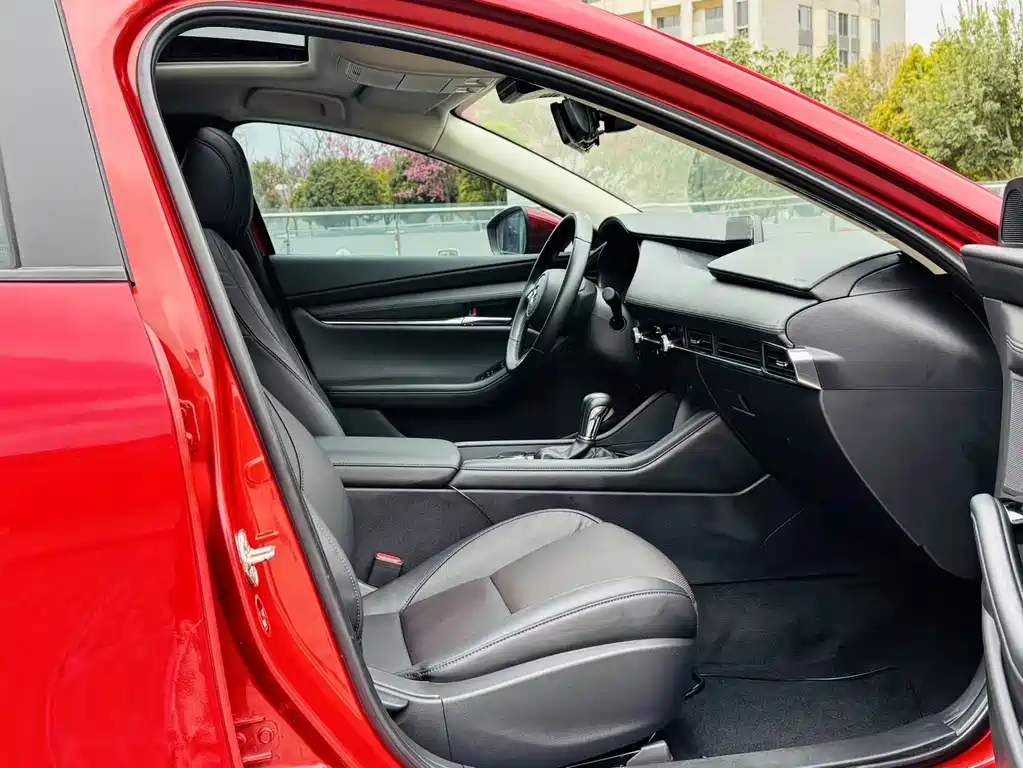 Mazda 3 Axela 2019 — фото 18