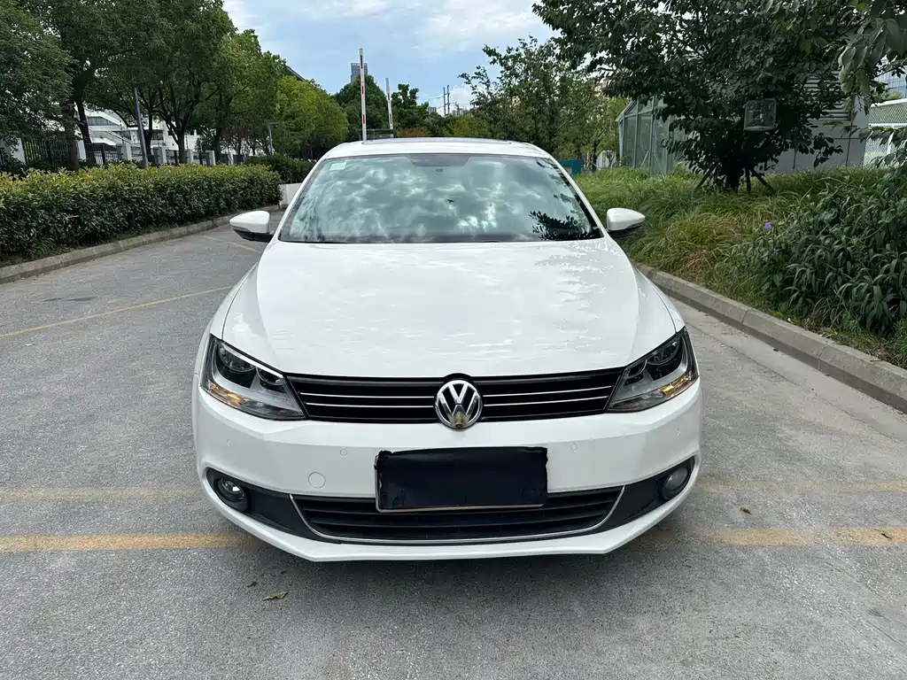 Volkswagen Sagitar 2015