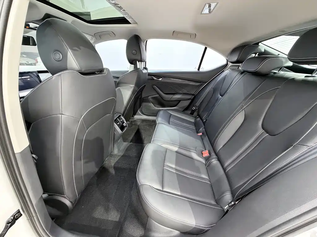 Skoda Octavia 2022 — фото 8