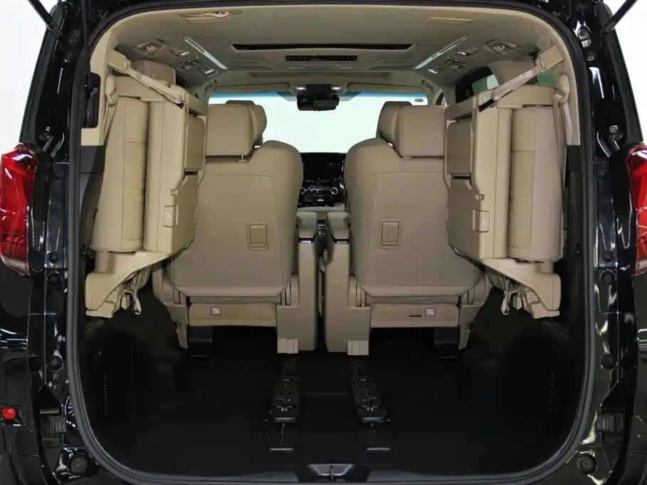 Toyota Alphard 2023 — фото 34