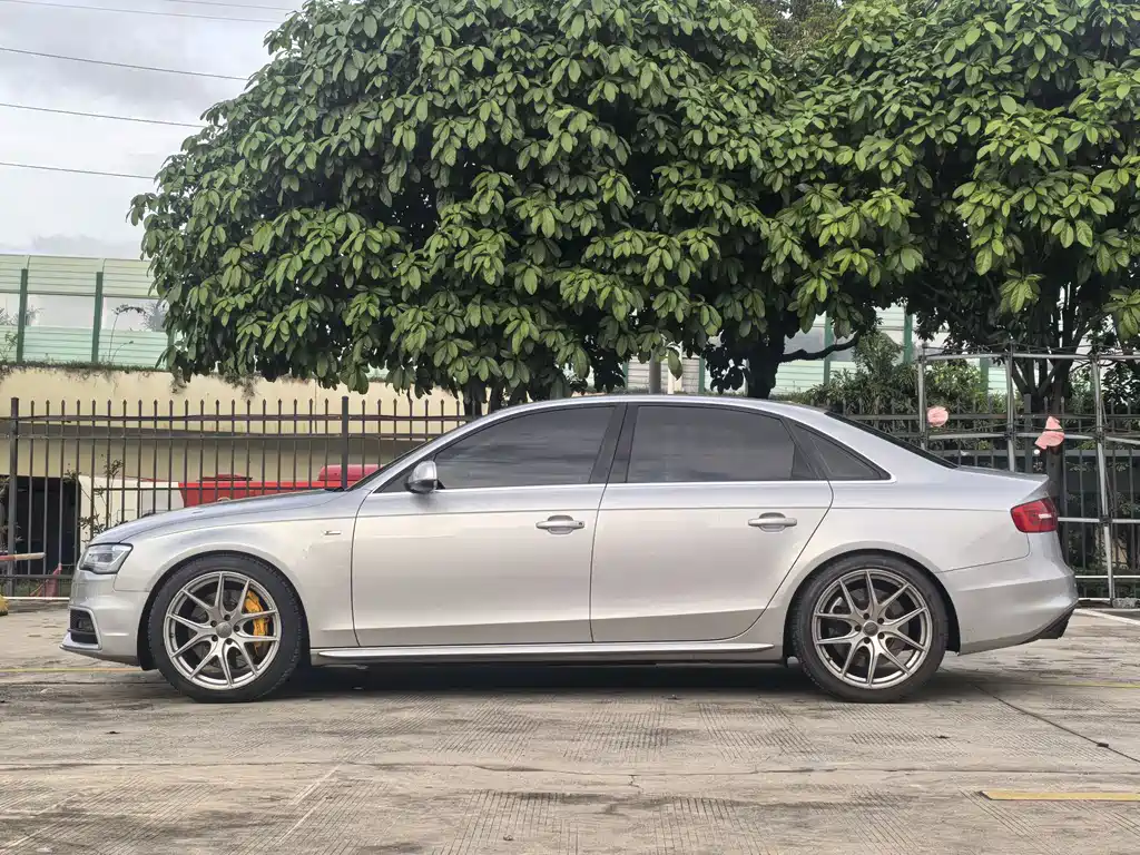 Audi A4L 2015