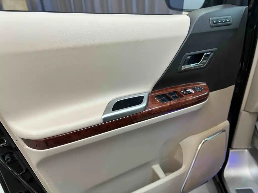 Toyota Alphard 2010 — фото 12