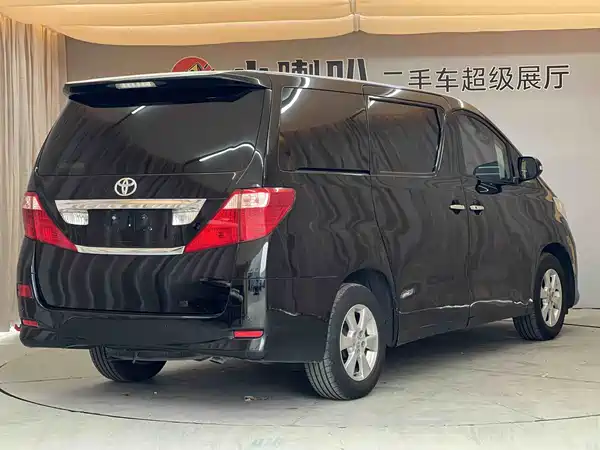 Toyota Alphard 2011
