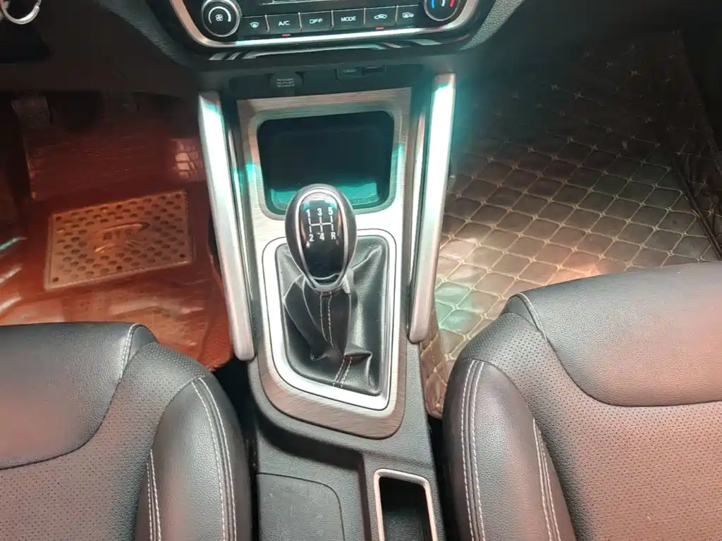 Geely Vision X3 2017 — фото 14