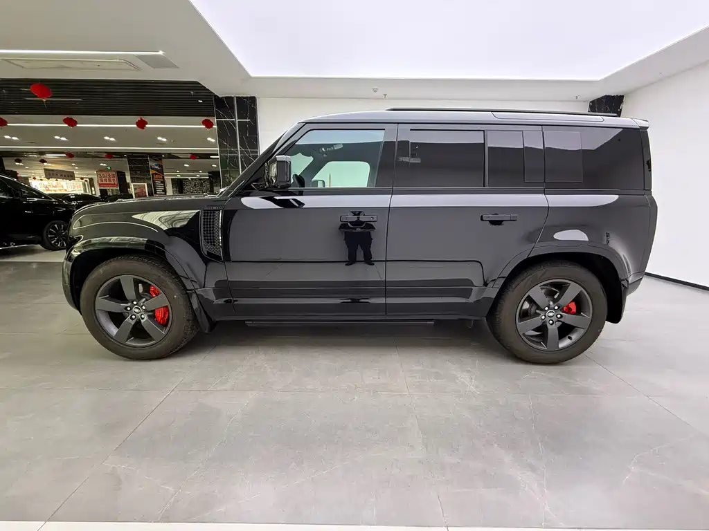 Land Rover Defender 2026