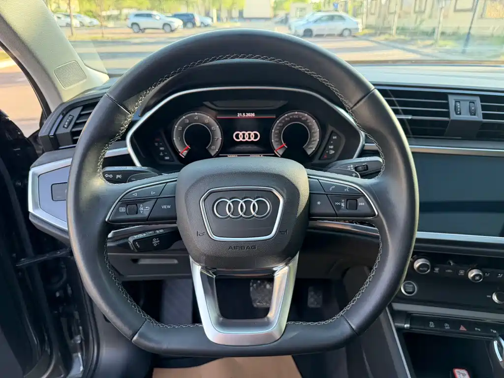 Audi Q3 2022 — фото 12