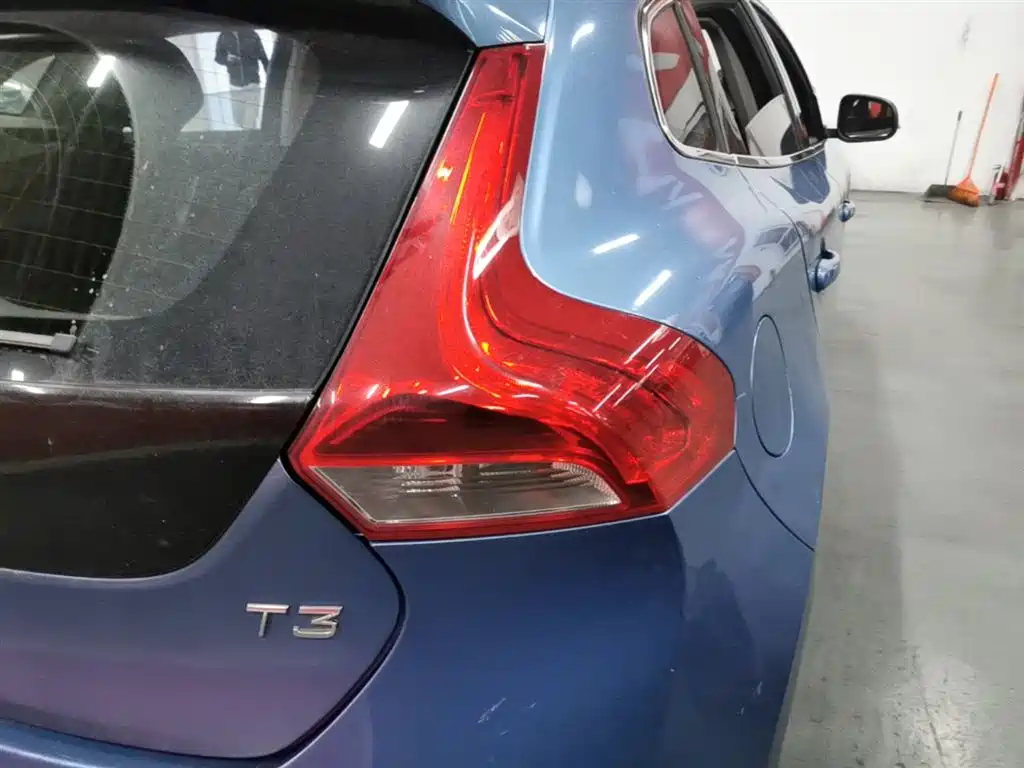 Volvo V40 2016 — фото 8