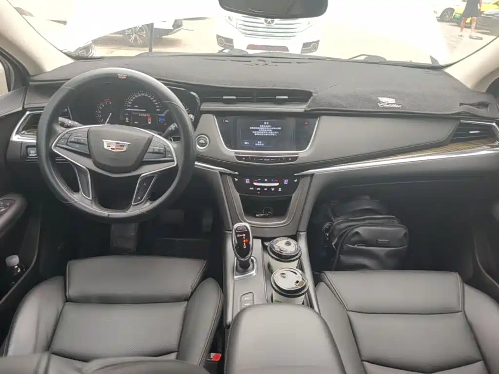 Cadillac XT5 2016 — фото 10