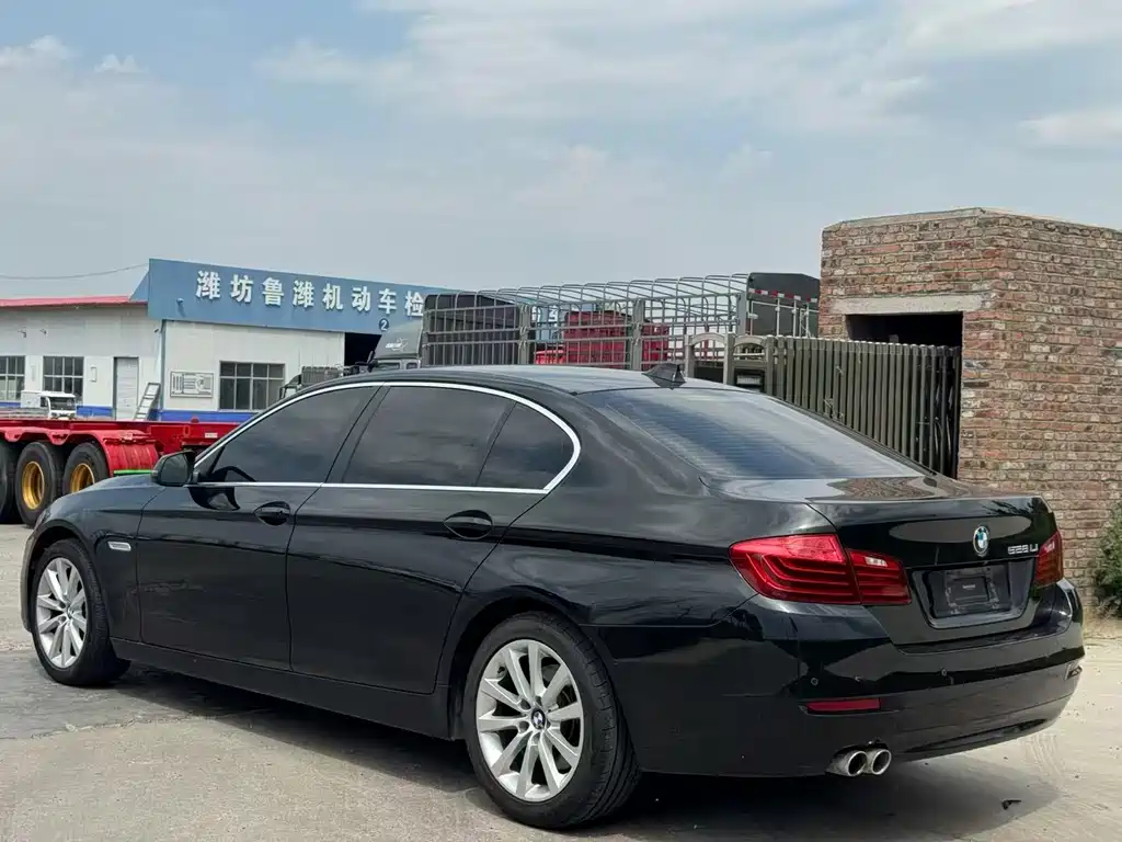 BMW 5 Series 2015 — фото 7