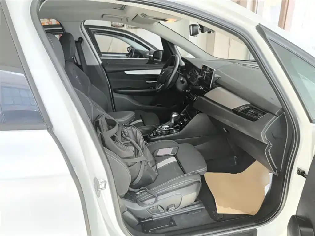 BMW 2 Series Active Tourer 2016 — фото 25