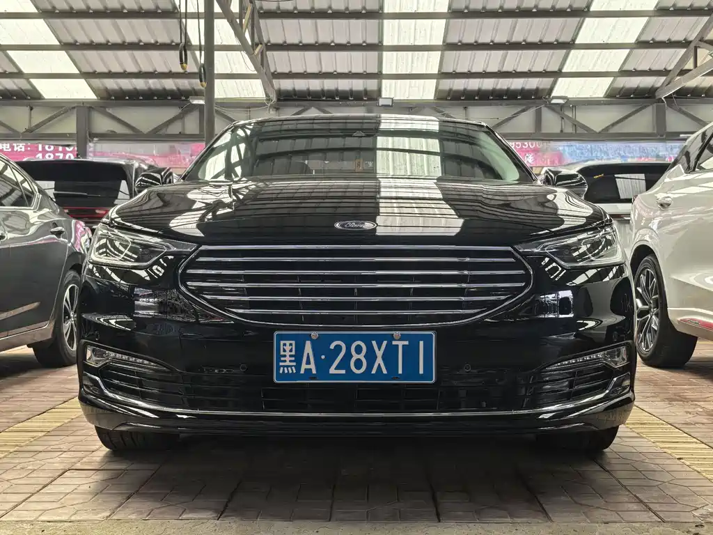 Ford Taurus 2020 — фото 1