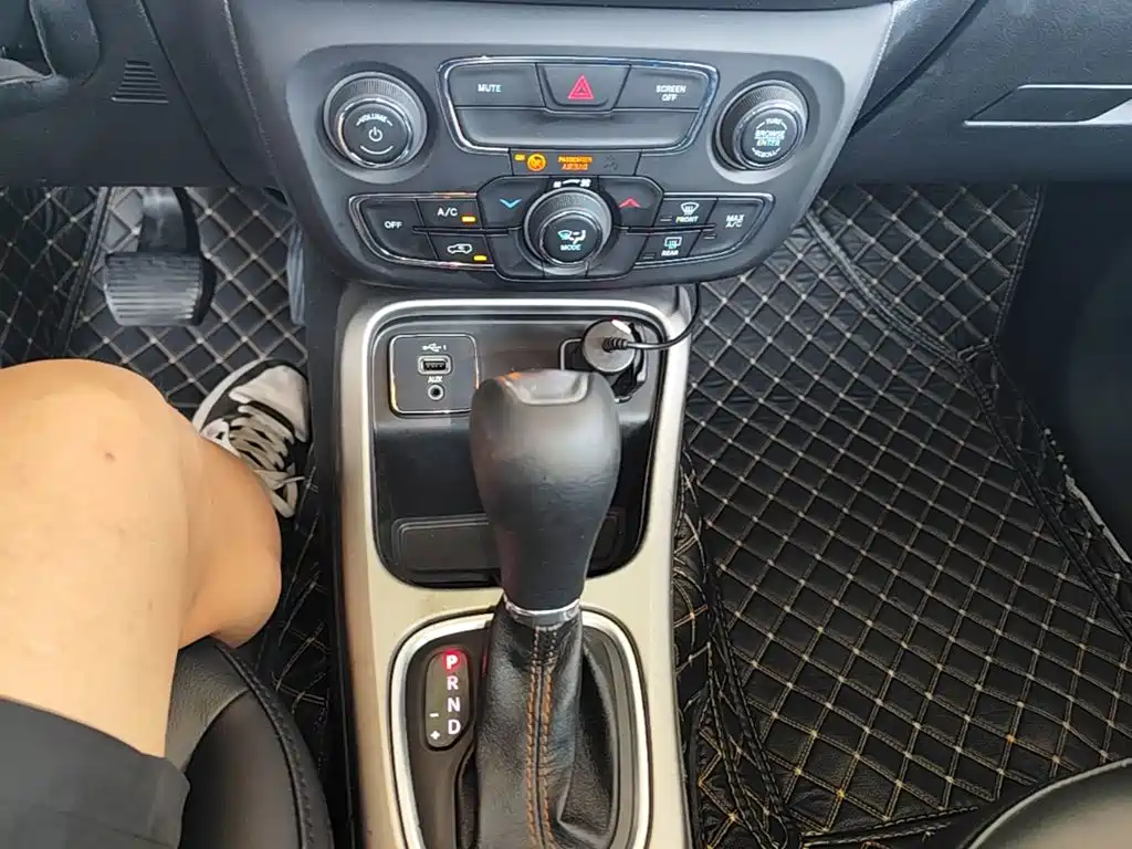 Jeep Compass 2020 — фото 14