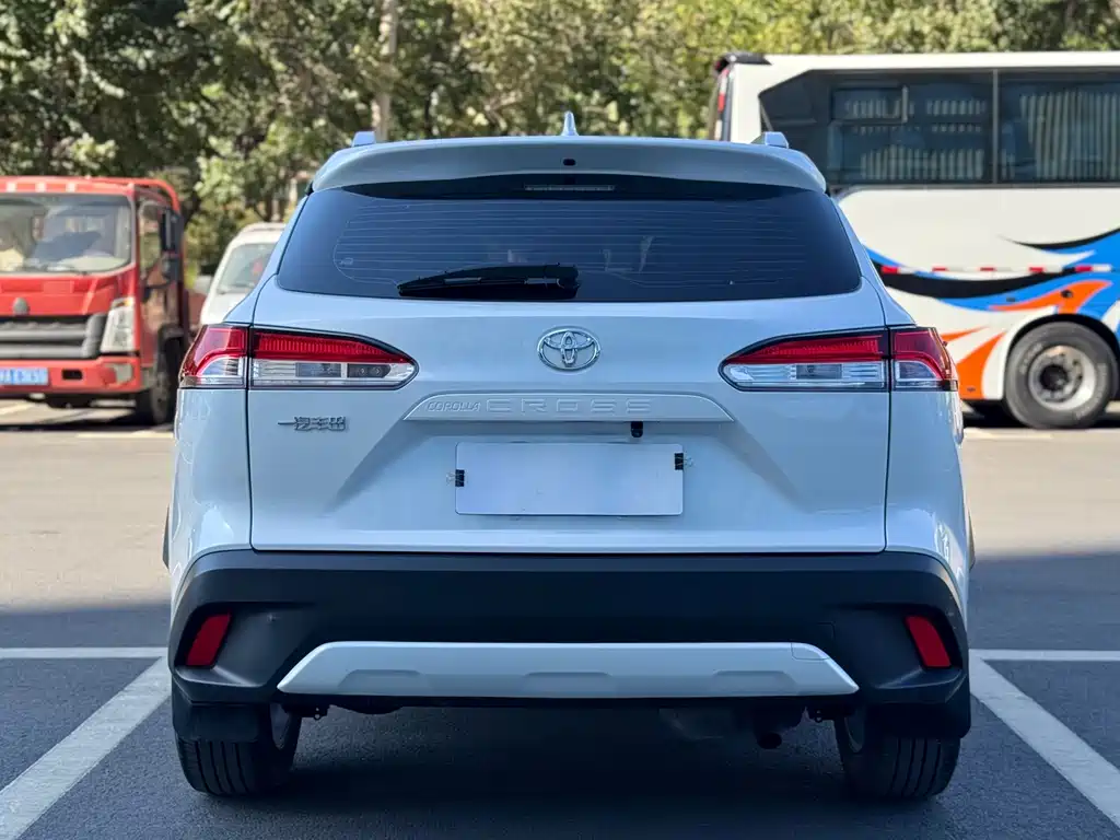 Toyota Corolla Cross 2023 — фото 11