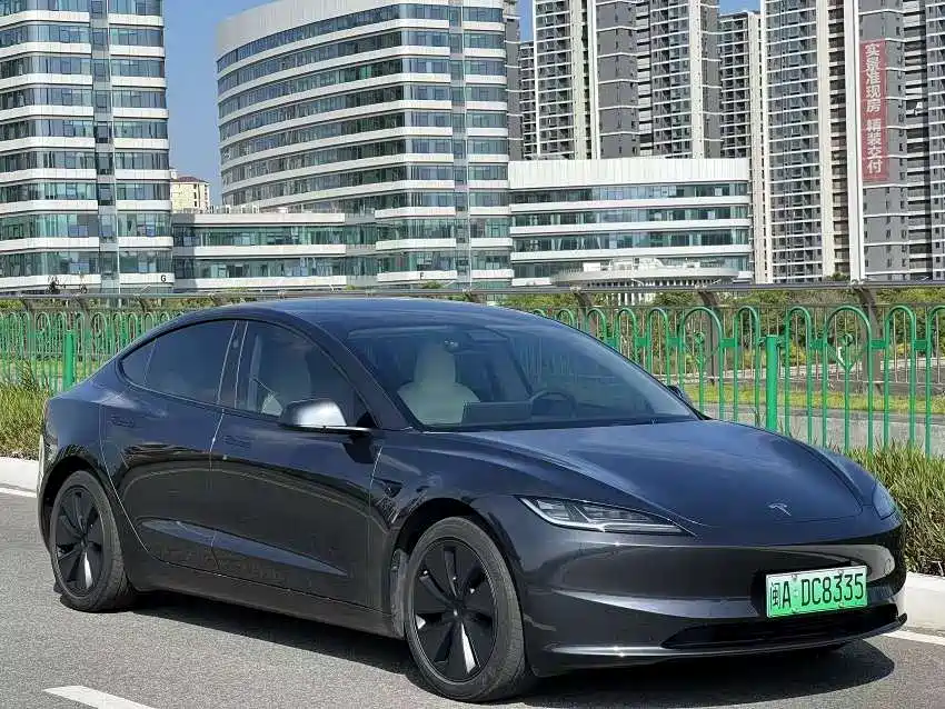 Tesla Model 3 2025 — фото 3