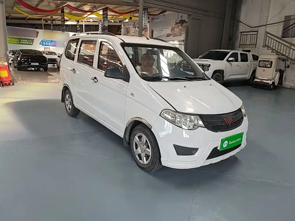 Wuling Hongguang 2015 — фото 22