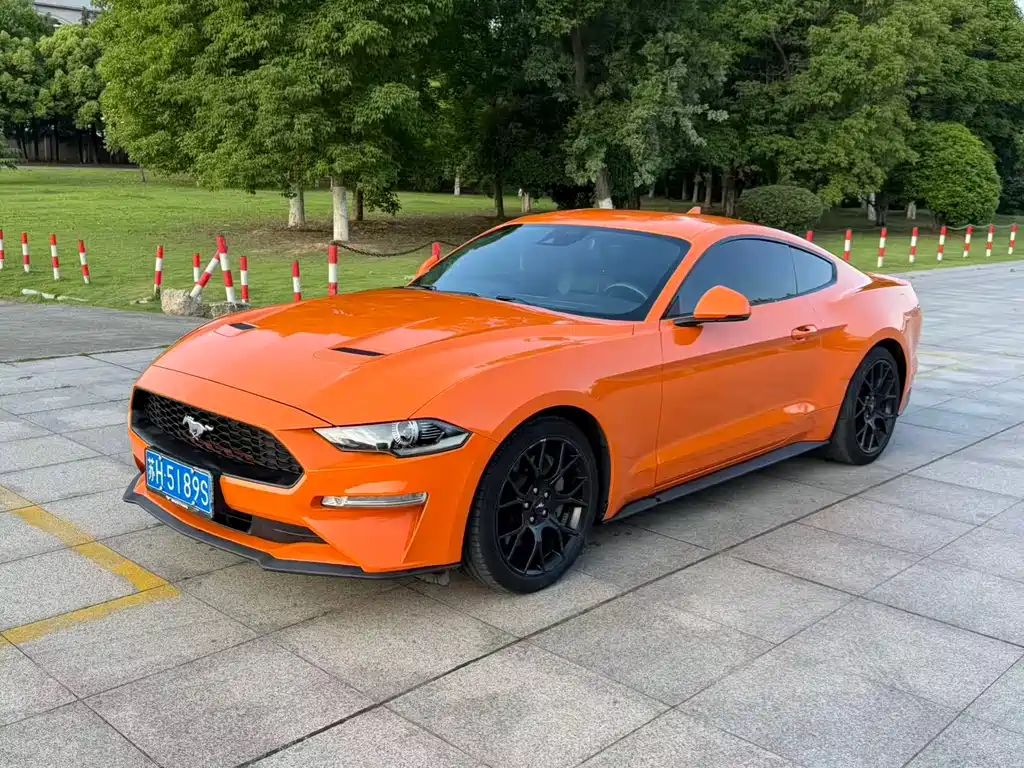 Ford Mustang 2021 — фото 1